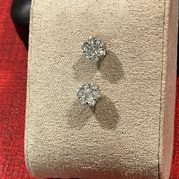 SAKS FIFTH AVE NIB AUTHENTIC LUXURY COLORLESS DIAMONDS/18K WHITE GOLD EARRINGS - Picture 7 of 15